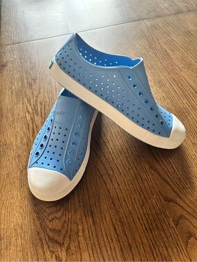 Native Jefferson Shoes Women's Perforated Blue Sneakers Size 8